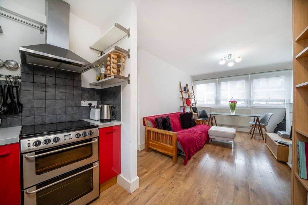 Property photo 3 of 6 Kitchen