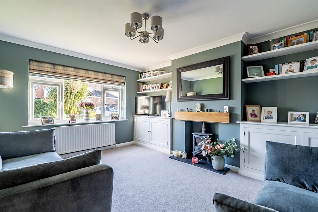 Property photo 3 of 20 Living Room