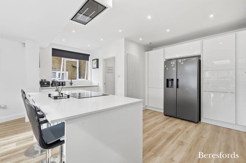 Property photo 3 of 16 Picture No. 18