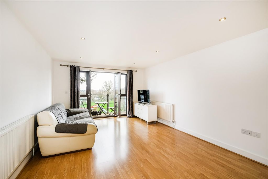 Property photo 2 of 25 30 Tempus Court-14.Jpg