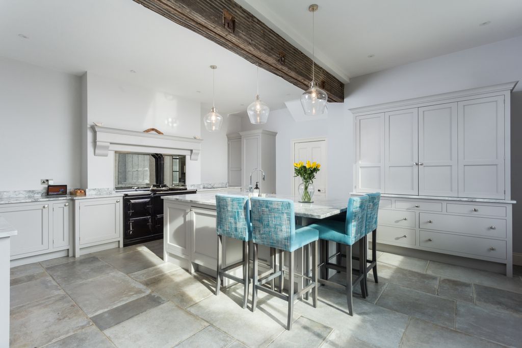 Property photo 3 of 20 Kitchen/Breakfast