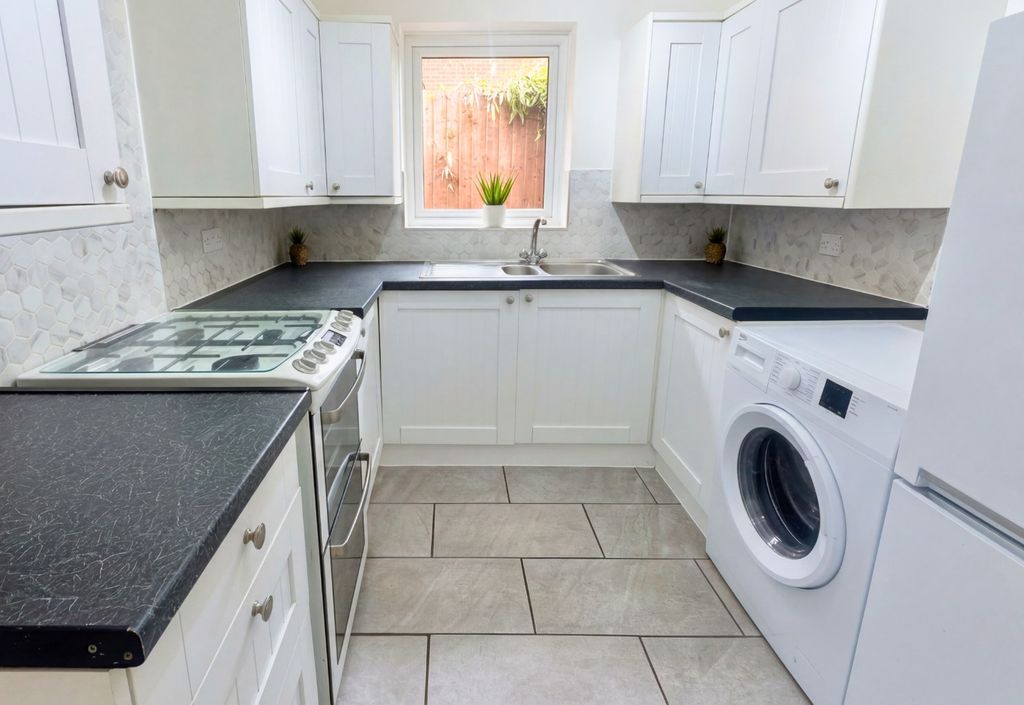 Property photo 3 of 13 5182455