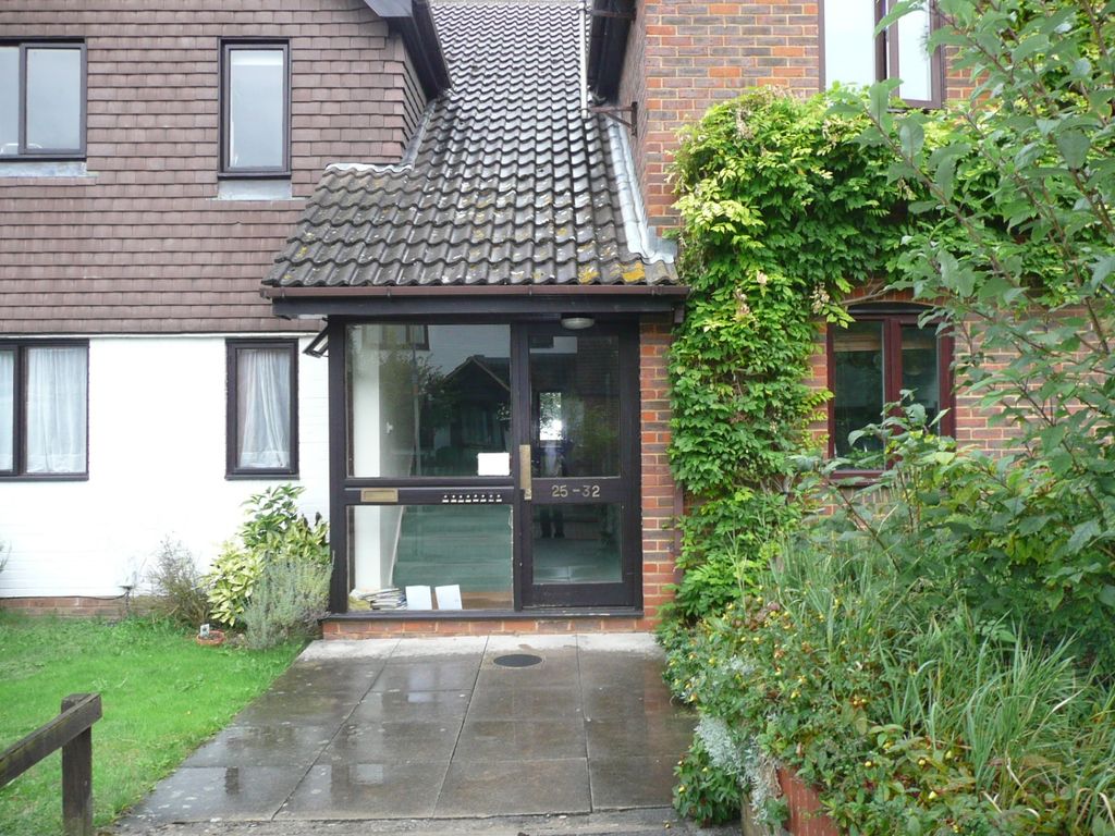 Property photo 1 of 9 28 Elmer Mews 009