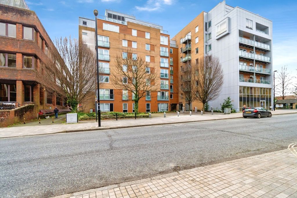 Briton Street Southampton Hampshire SO14 1 Bed Flat For Sale briton-street-southampton-hampshire-so14-1-bed-flat-for-sale