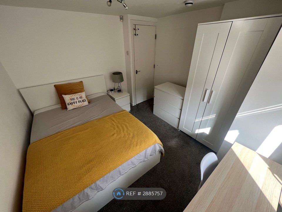 Property photo 2 of 11 Bedroom 1