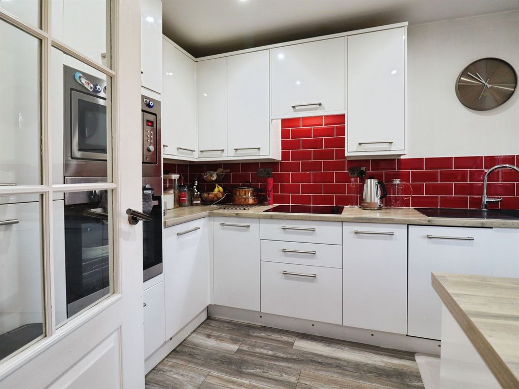 Property photo 3 of 17