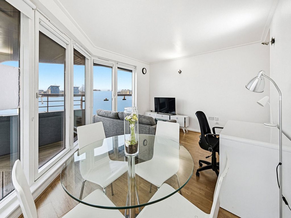 Property photo 3 of 18 Seacon Tower