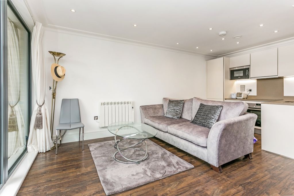 Property photo 2 of 17 Flat 11 282142- (6)