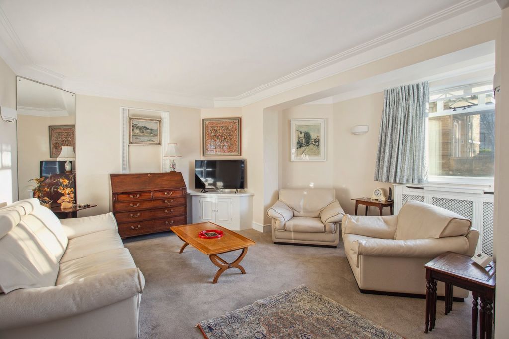 Property photo 2 of 12 Sitting Room