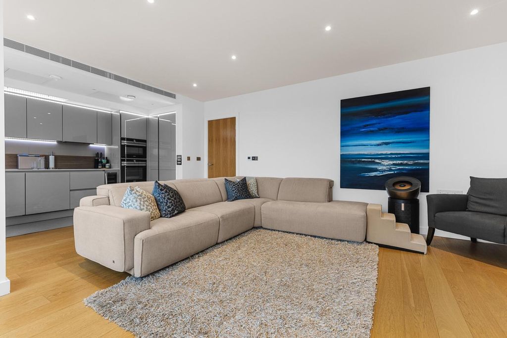 Property photo 1 of 12 Living Room