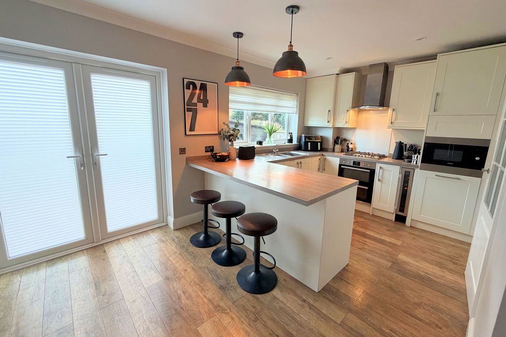 Property photo 3 of 21 Kitchen