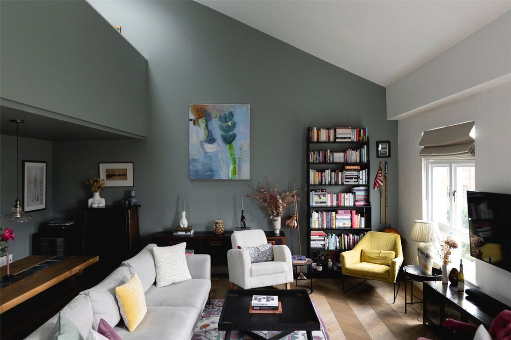 Property photo 1 of 15 Fairfield Road, E3