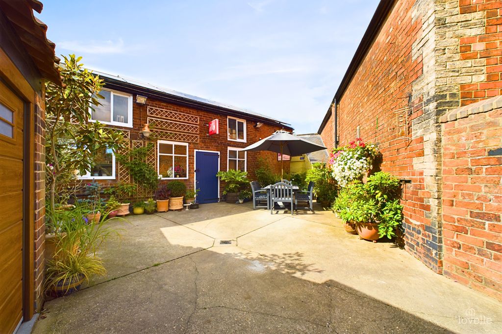 Property photo 3 of 47