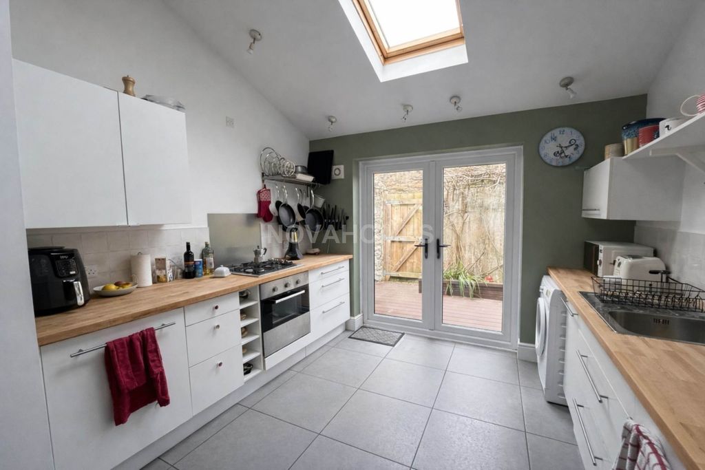 Property photo 2 of 9