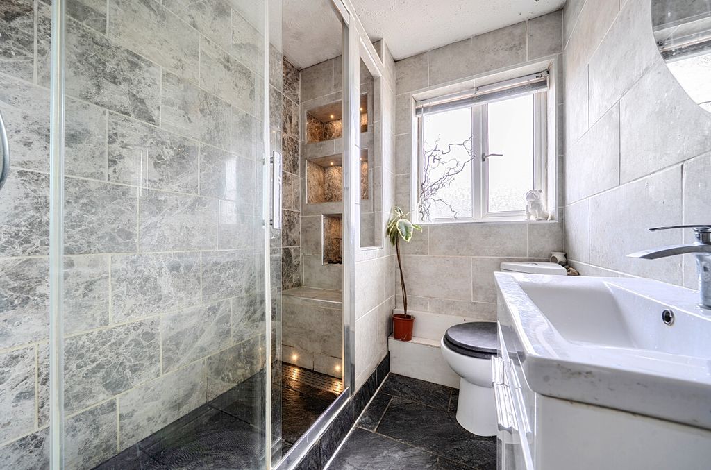 Property photo 2 of 11 151281411
