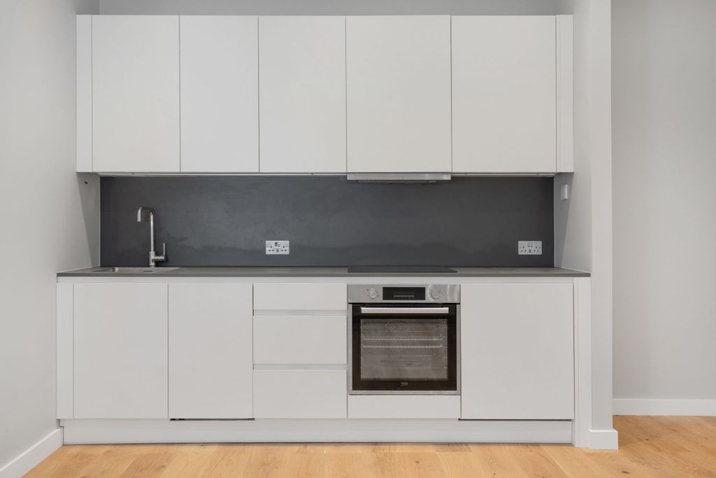 Property photo 3 of 10 Kitchen