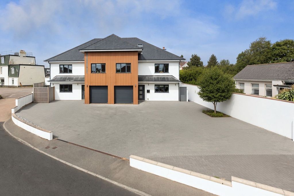 Property photo 1 of 31