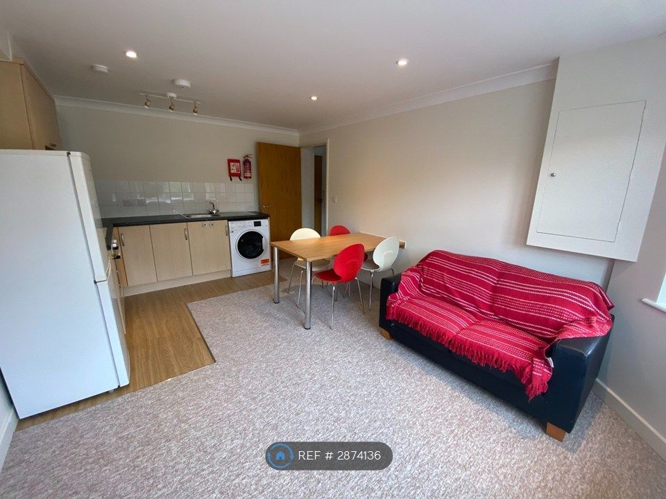 Property photo 3 of 9 Living Space