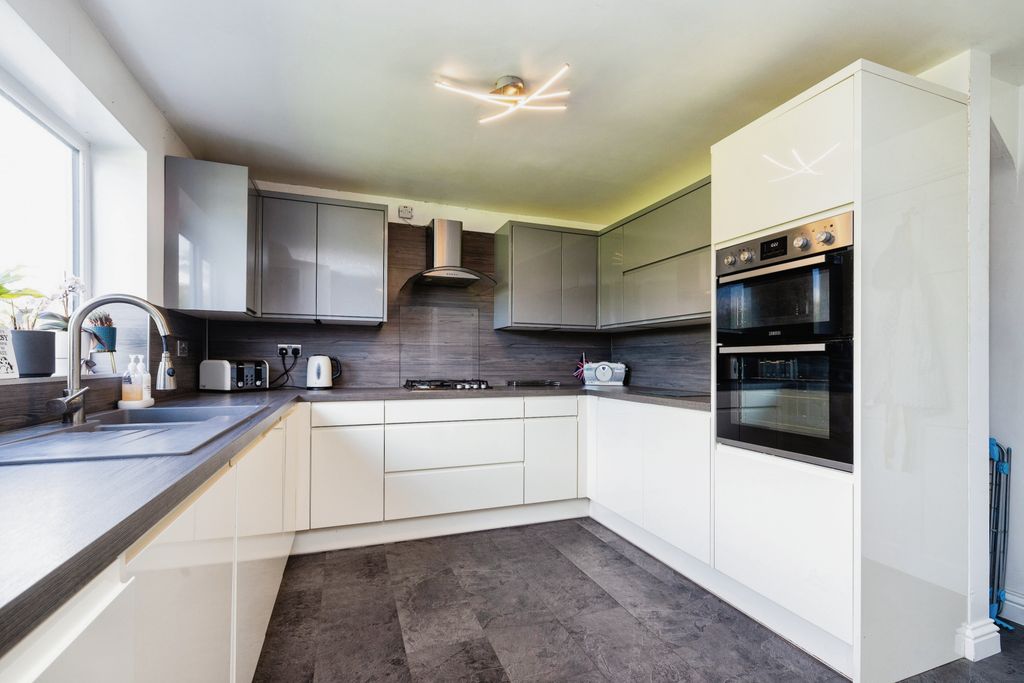 Property photo 1 of 20 Kitchen