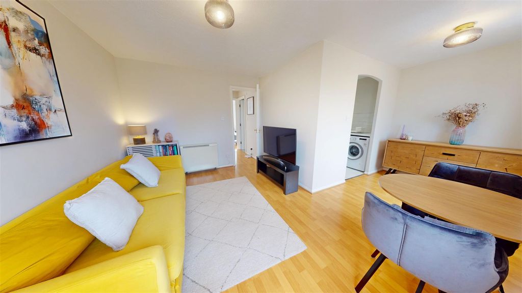 Property photo 3 of 12