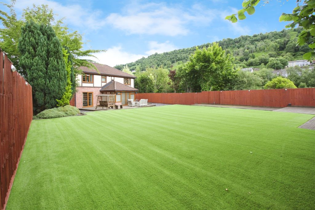 Property photo 2 of 33