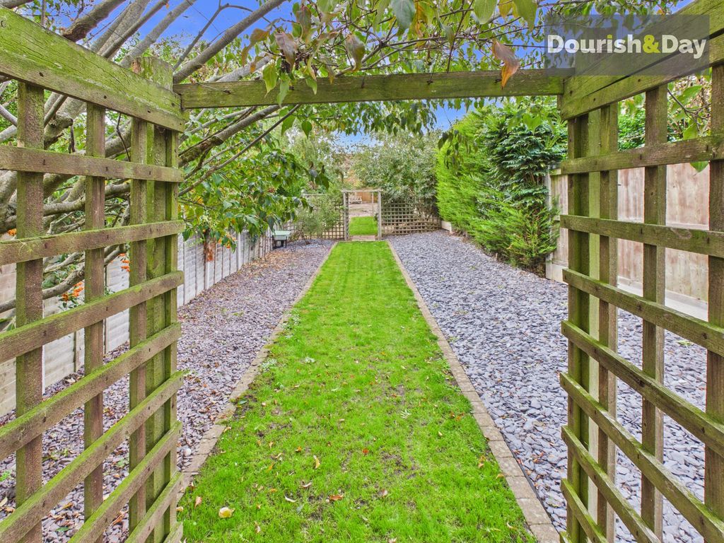 Property photo 2 of 28