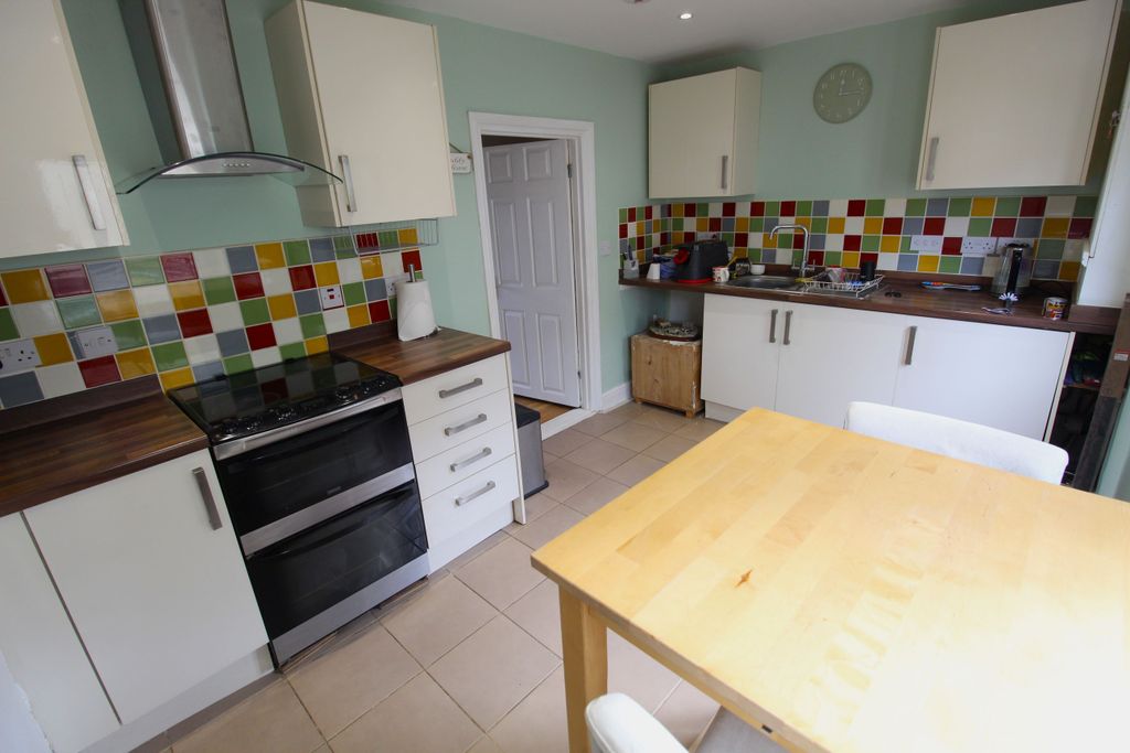 Property photo 2 of 11 Kitchen 2