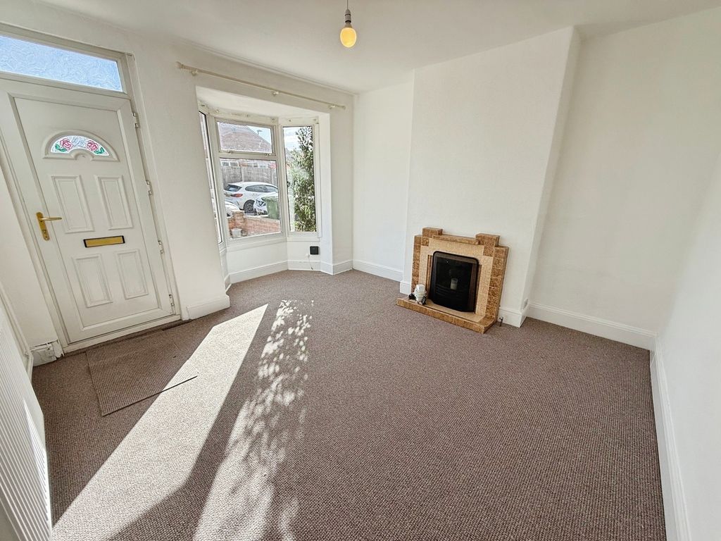 Property photo 2 of 13 Lounge
