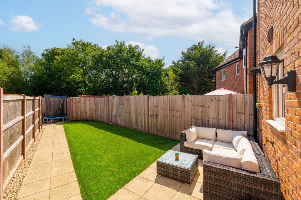 Property photo 2 of 21