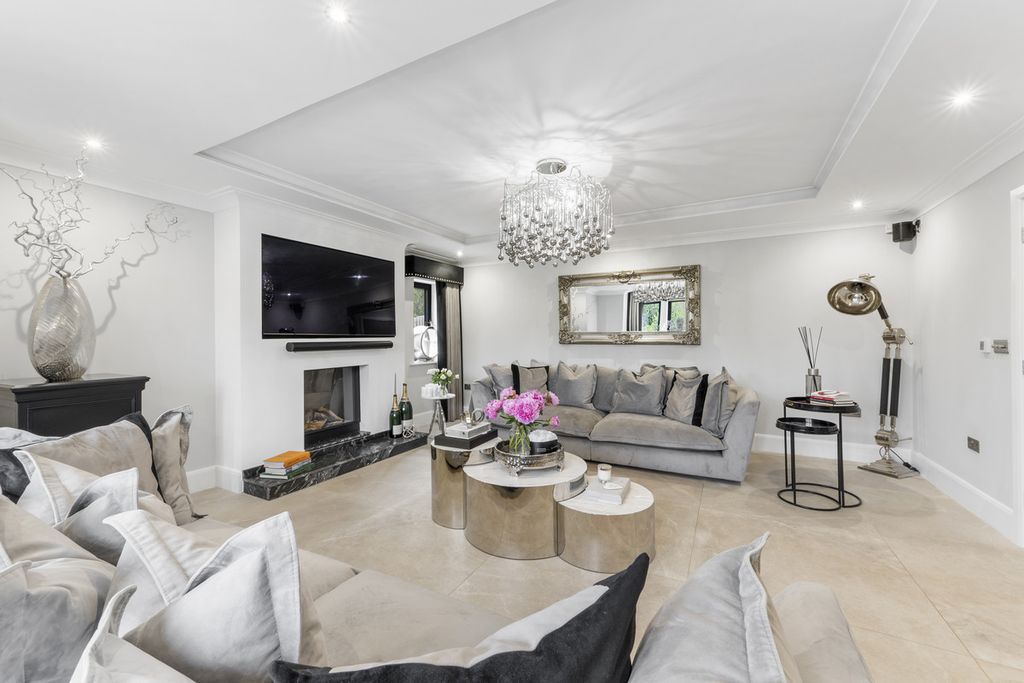 Property photo 2 of 22