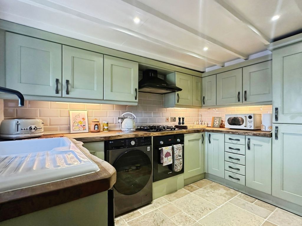 Property photo 2 of 24 Kitchen