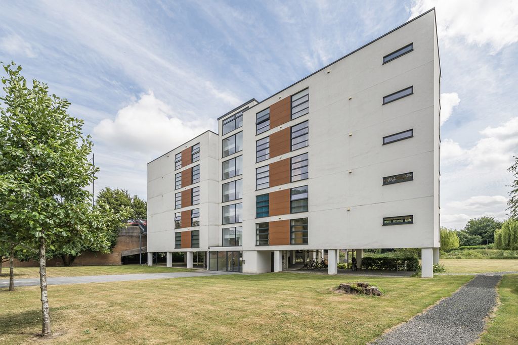 Property photo 1 of 19