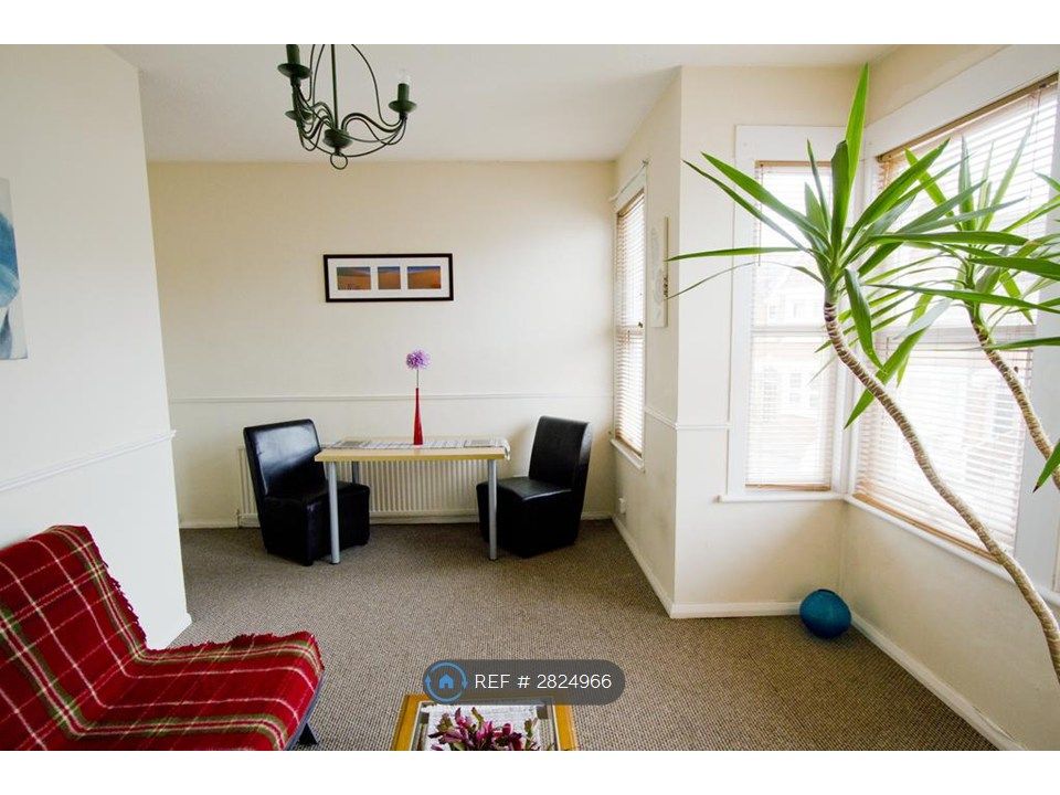 Property photo 3 of 7 Lounge 1