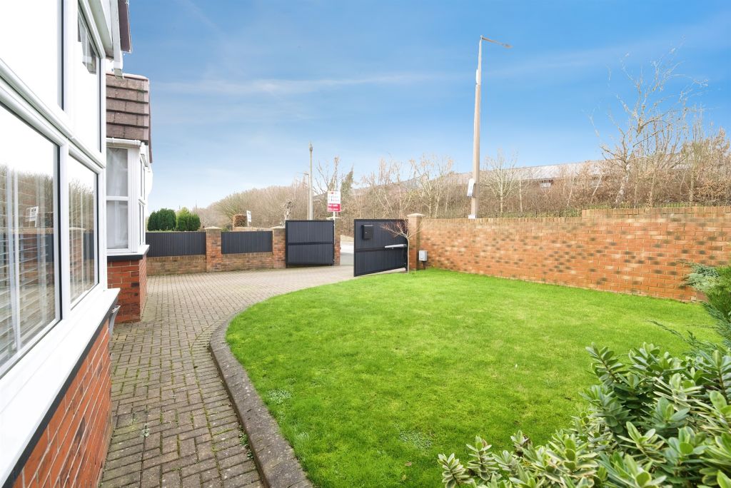 Property photo 1 of 27
