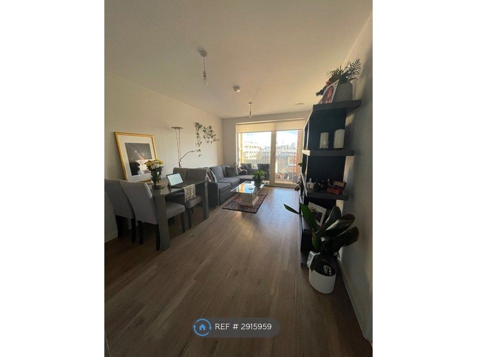 Property photo 1 of 10 Living Room