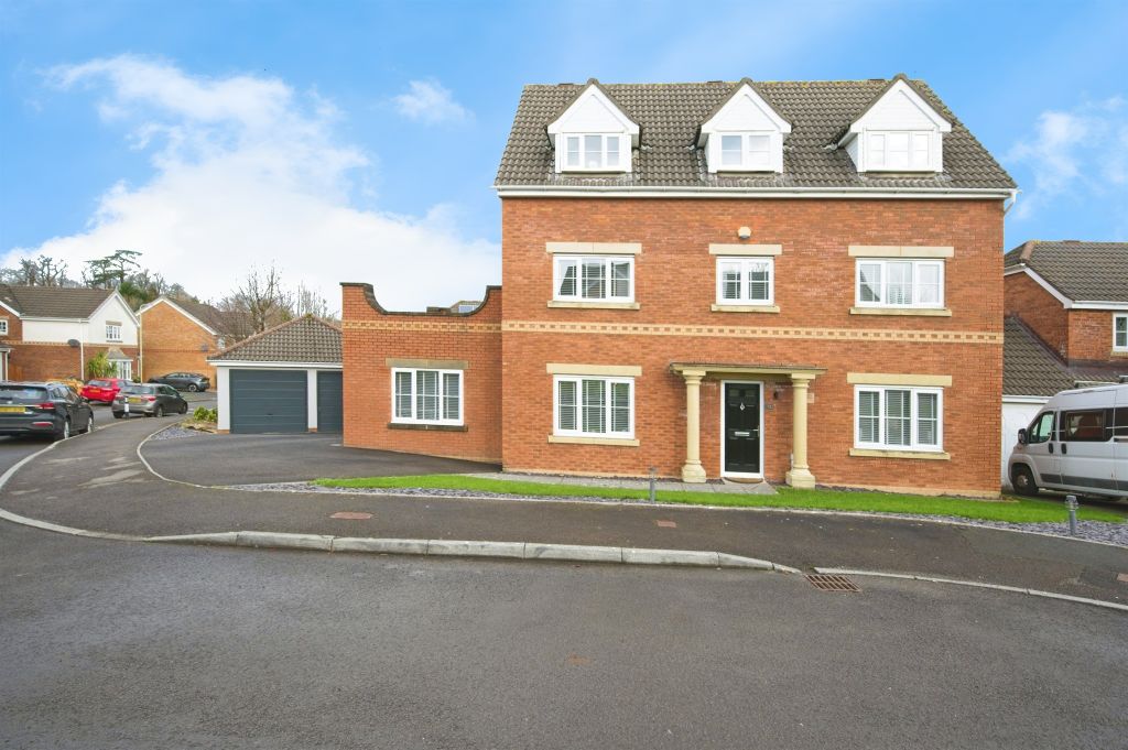 Property photo 1 of 28