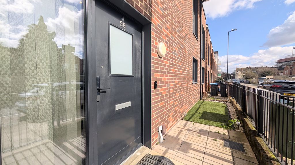 Property photo 1 of 17 Image