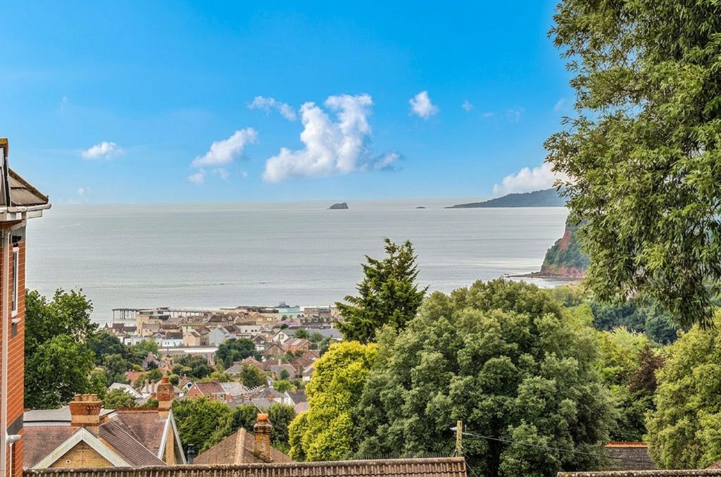 Property photo 2 of 26