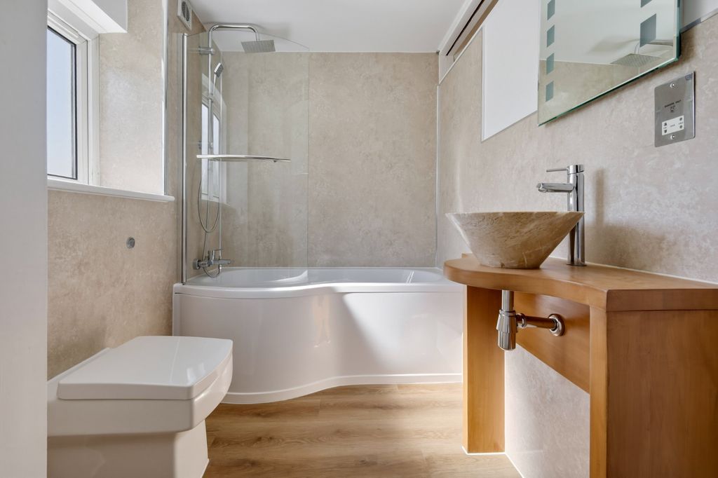 Property photo 3 of 14 5072835