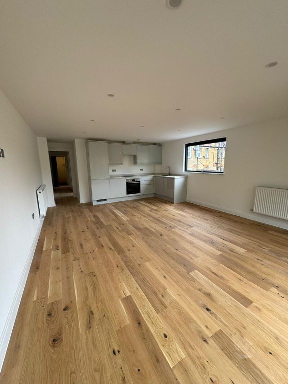 Property photo 1 of 8 Stunning Modern 2-Bedroom Apartment