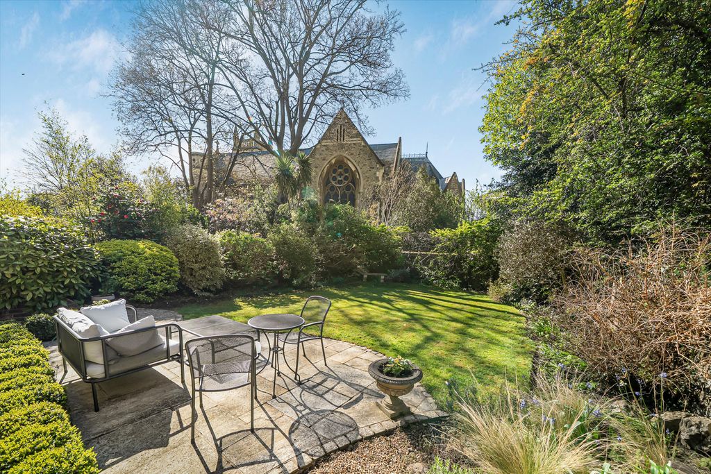 Property photo 2 of 12 Image