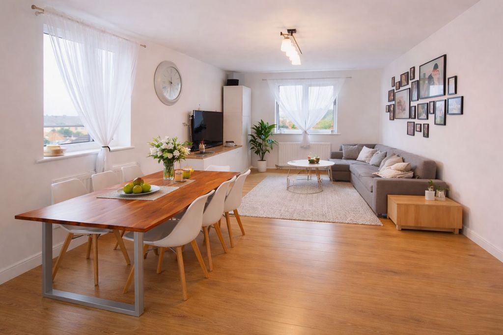 Property photo 1 of 6 Living Room