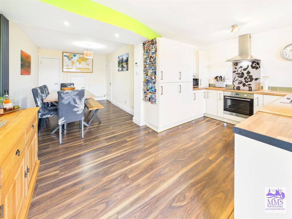 Property photo 2 of 24 Cam04098G0-Pr0118-Still012.Jpg