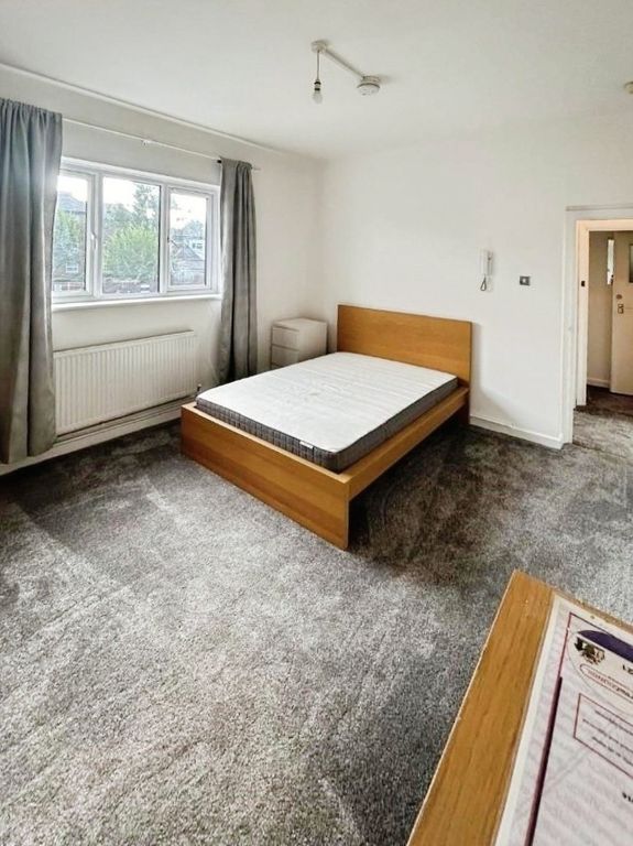 Property photo 3 of 4 Pbox-Bedroom-339348.Jpg
