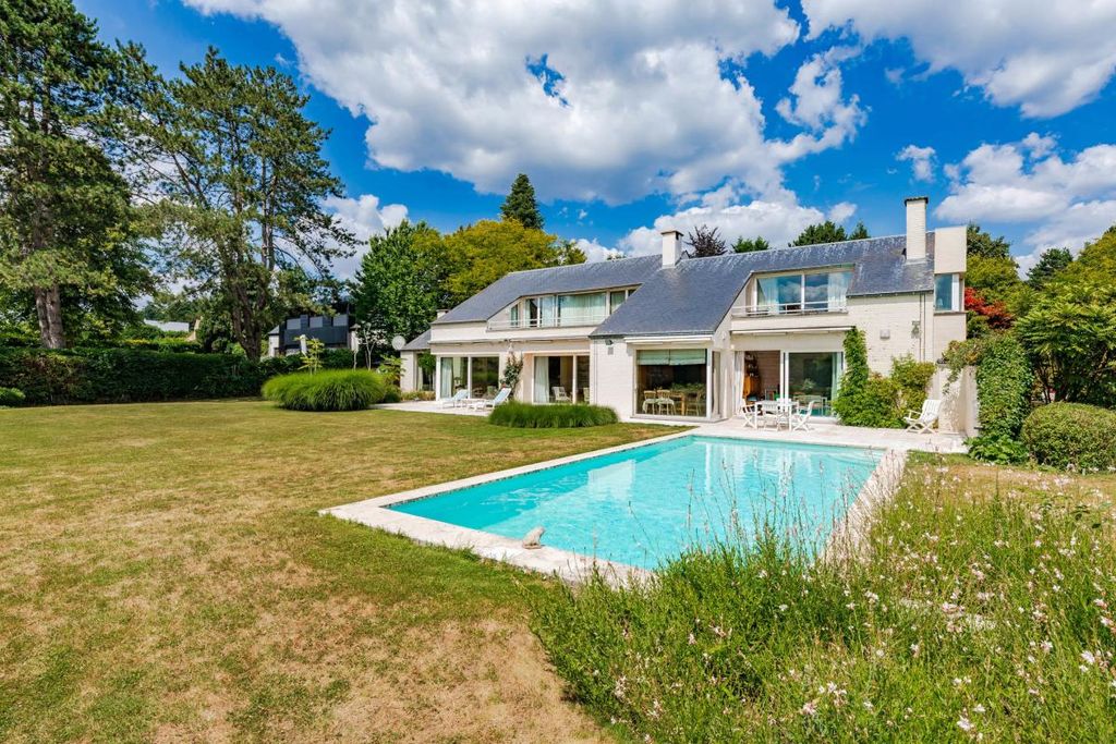 Property photo 2 of 32