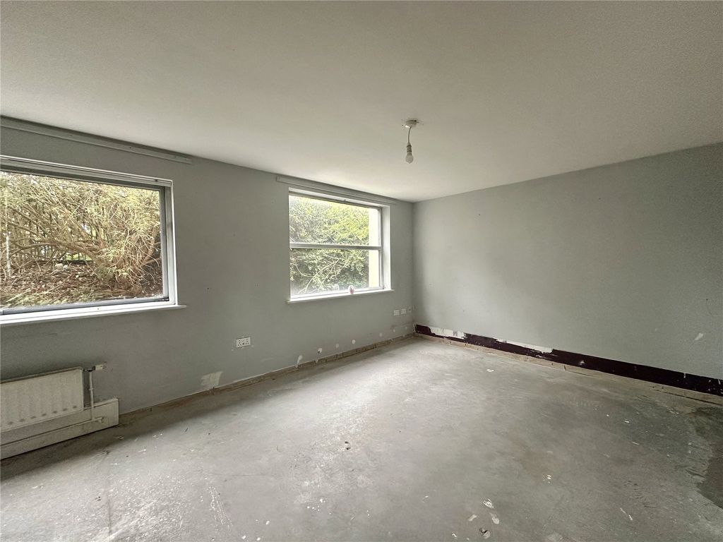 Property photo 3 of 8 Picture No. 02