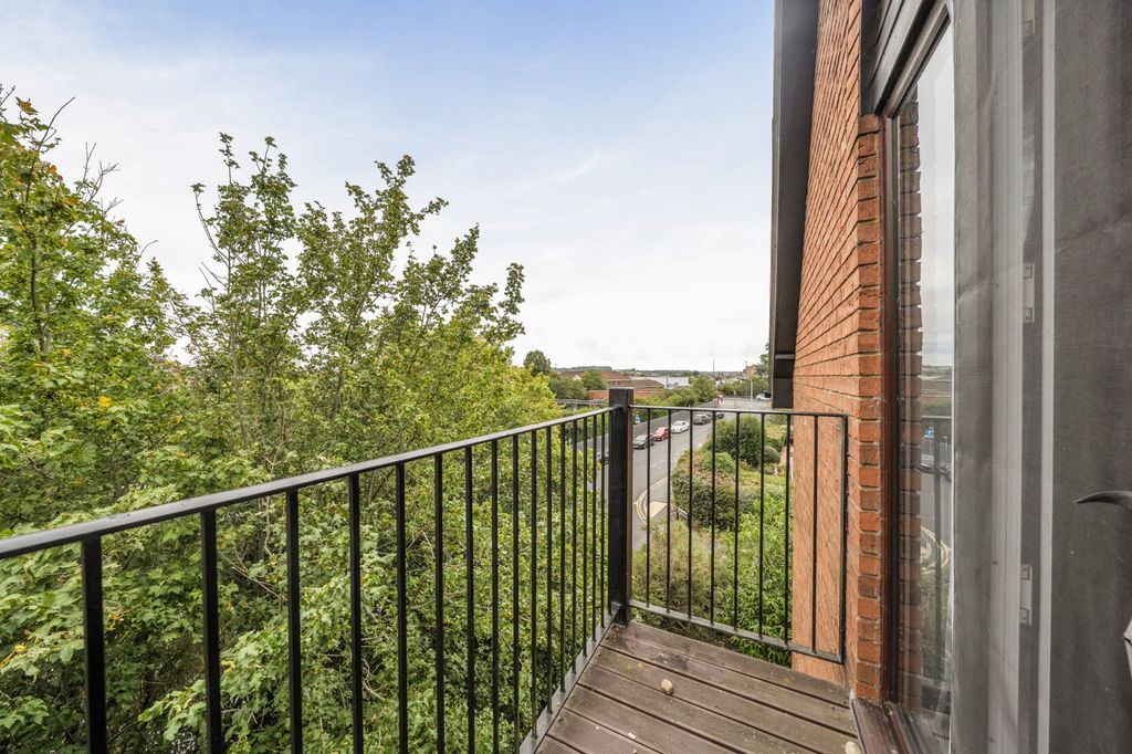 Property photo 3 of 20 Balcony