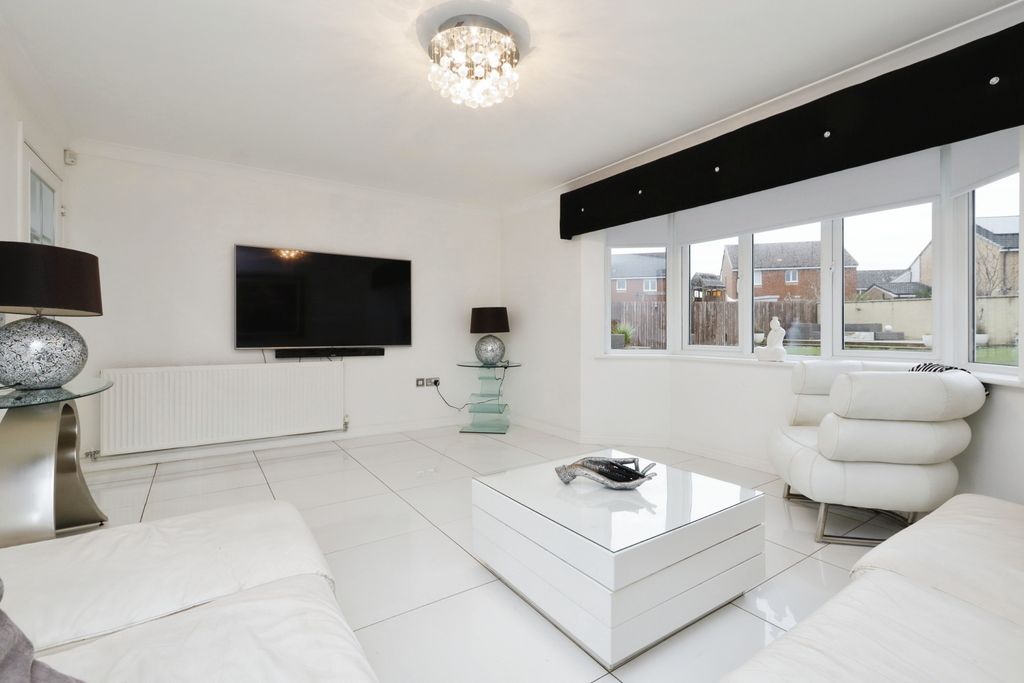 Property photo 2 of 15 Lounge