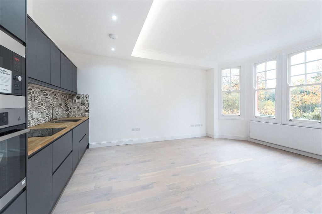 Property photo 1 of 10 Kitchen / Reception