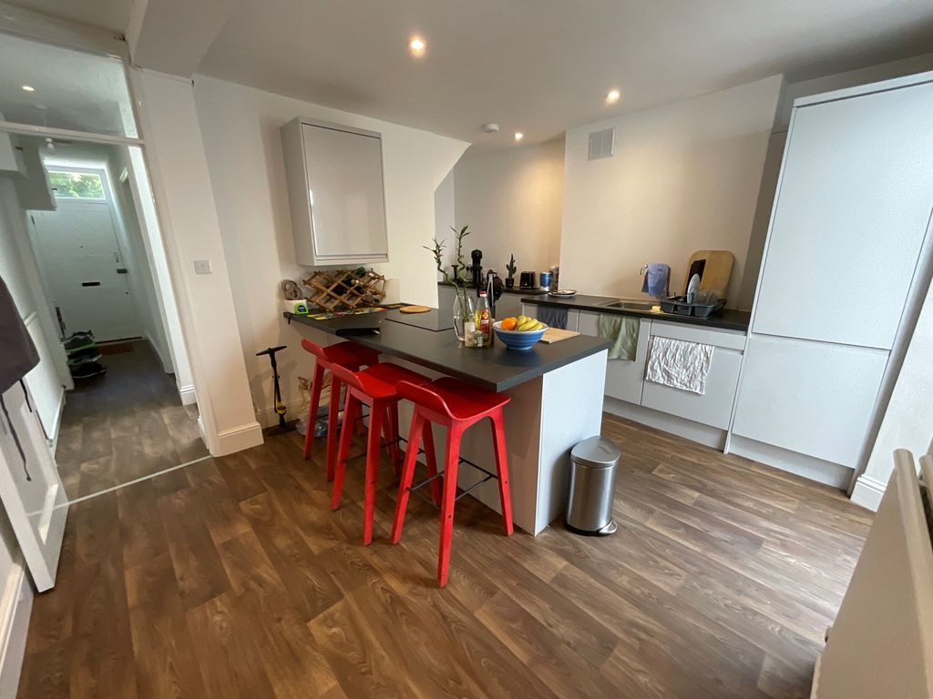 Property photo 2 of 11 Kitchen